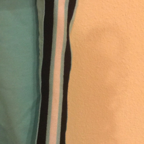 Blue two piece athletic gear - Picture 6 of 6